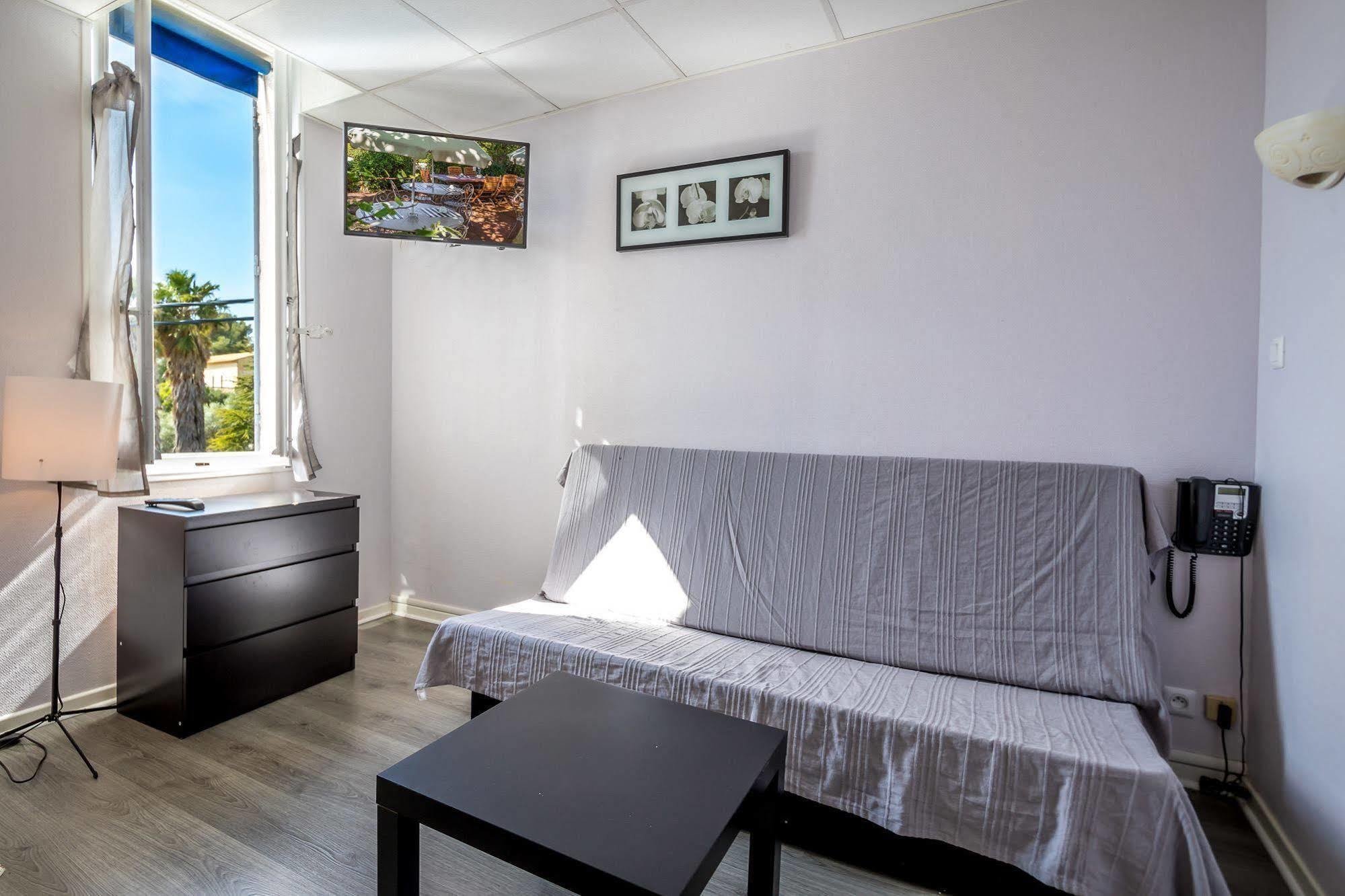 Des Moulins Hotel 3*